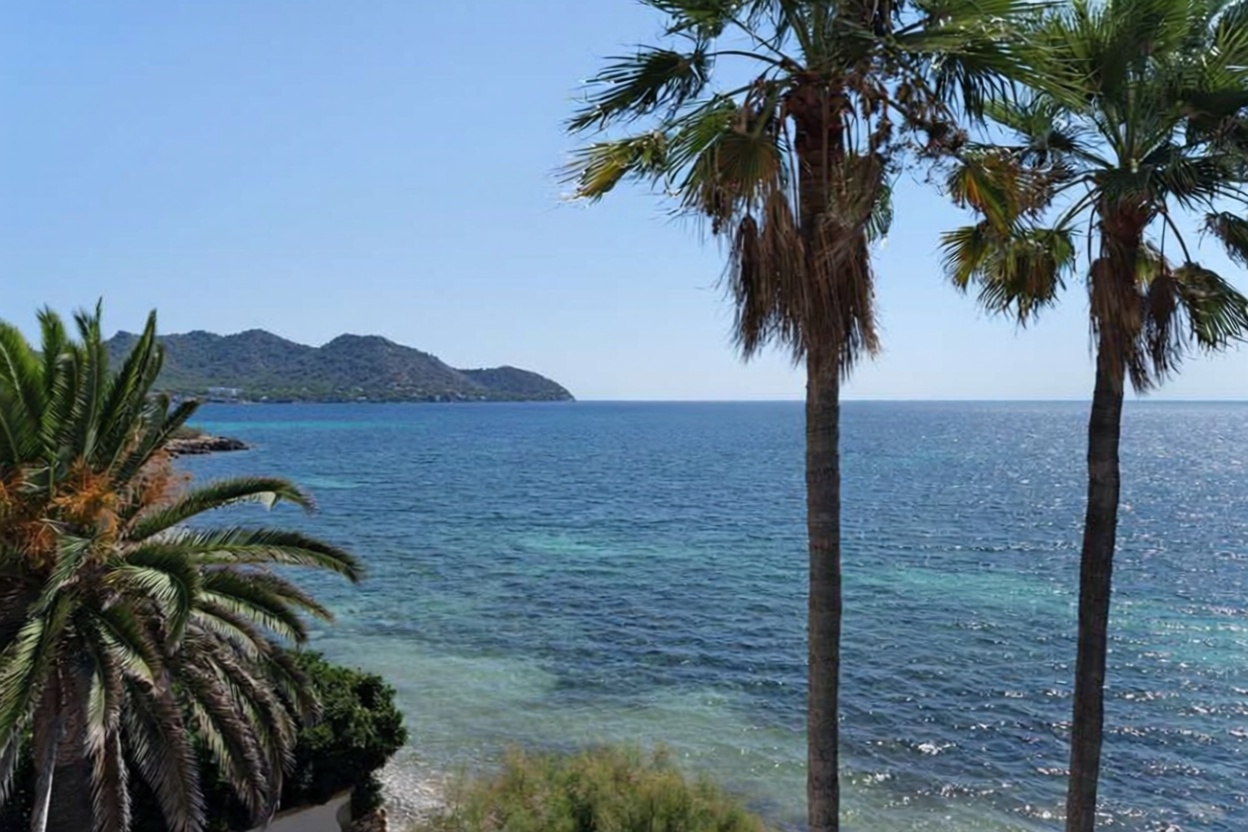 Chalet with direct beach access in Mallorca, Balears (Illes) — Sea view
