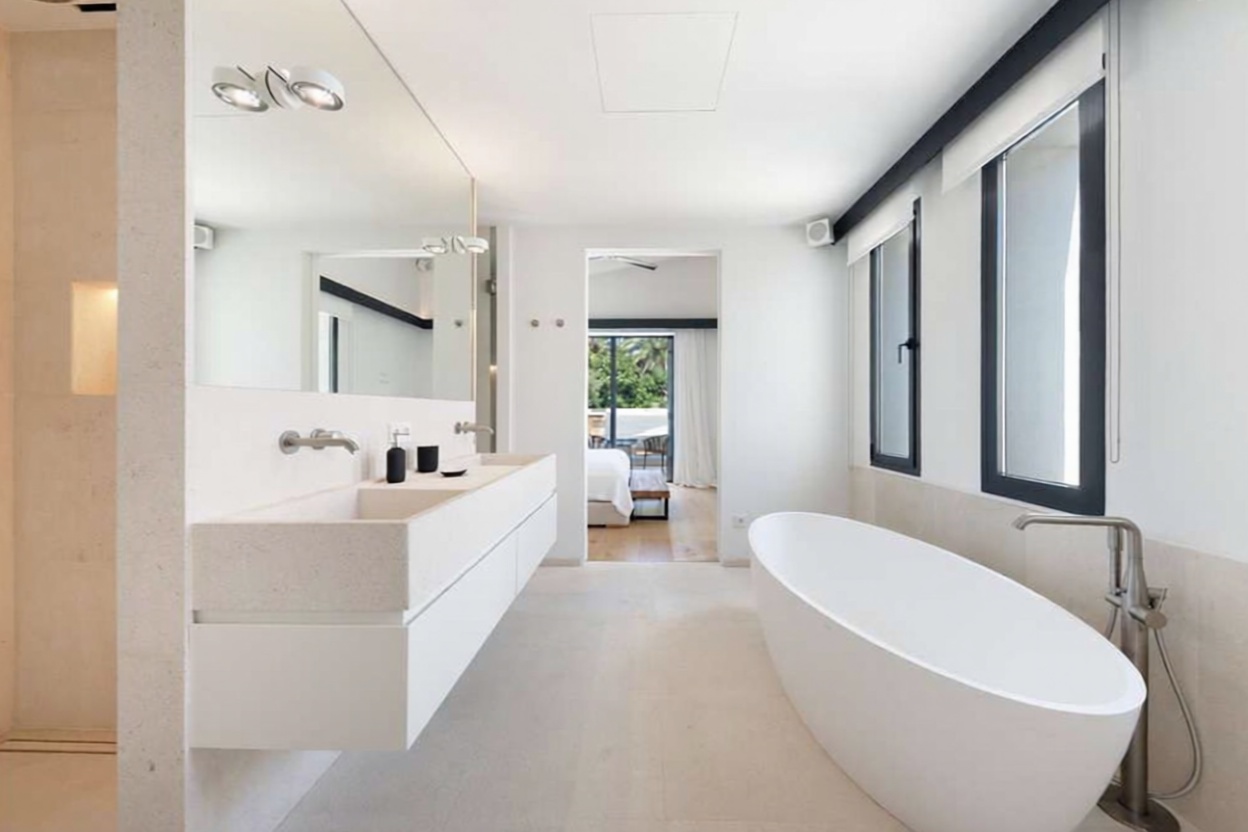Chalet with direct beach access in Mallorca, Balears (Illes) — Bathroom