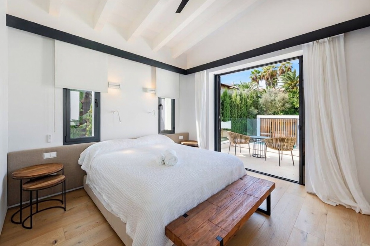 Chalet with direct beach access in Mallorca, Balears (Illes) — Bedroom