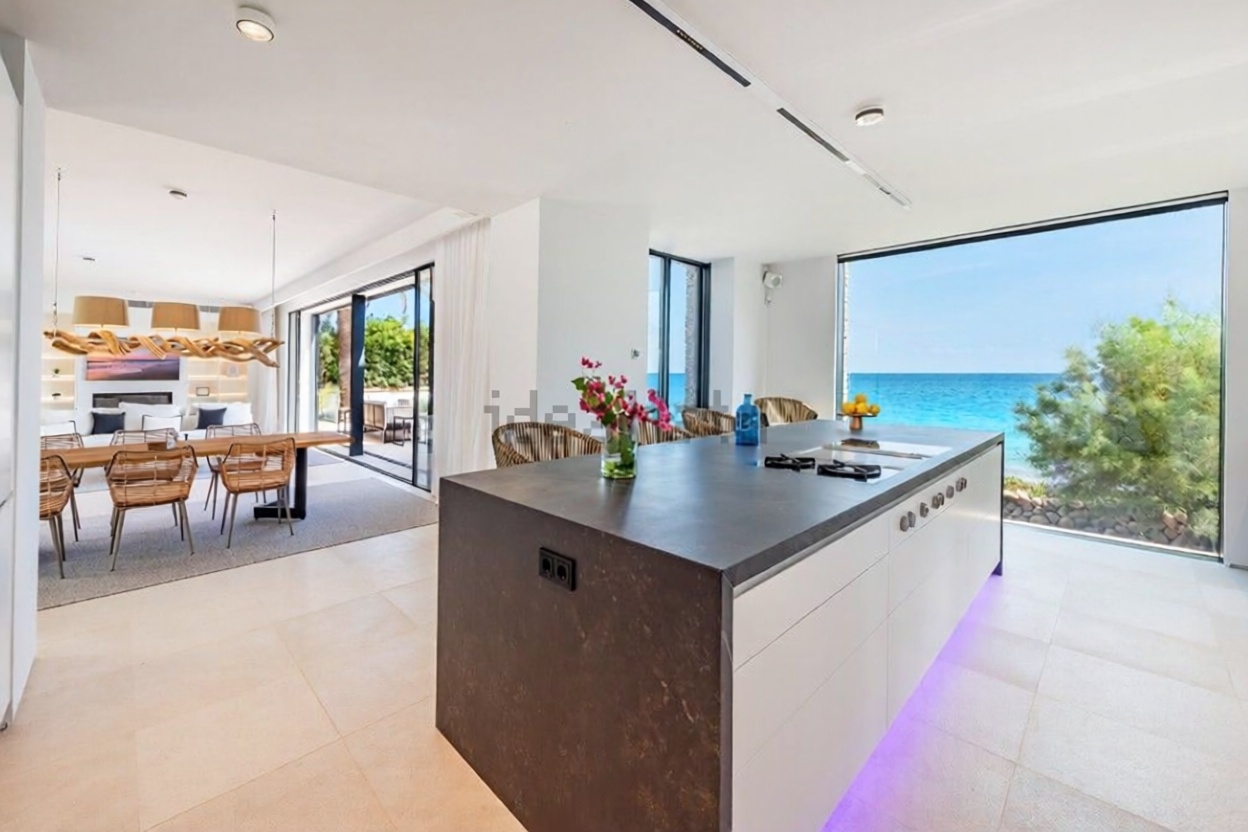 Chalet with direct beach access in Mallorca, Balears (Illes) — Kitchen