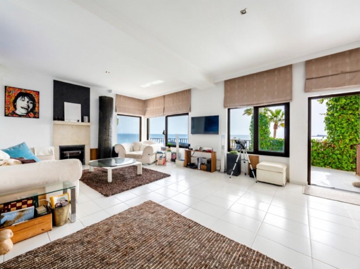 Chalet with direct beach access in Palma de Mallorca — Living room