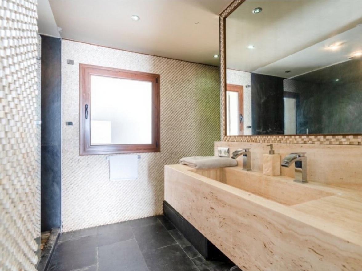 Chalet with direct beach access in Palma de Mallorca — Bathroom