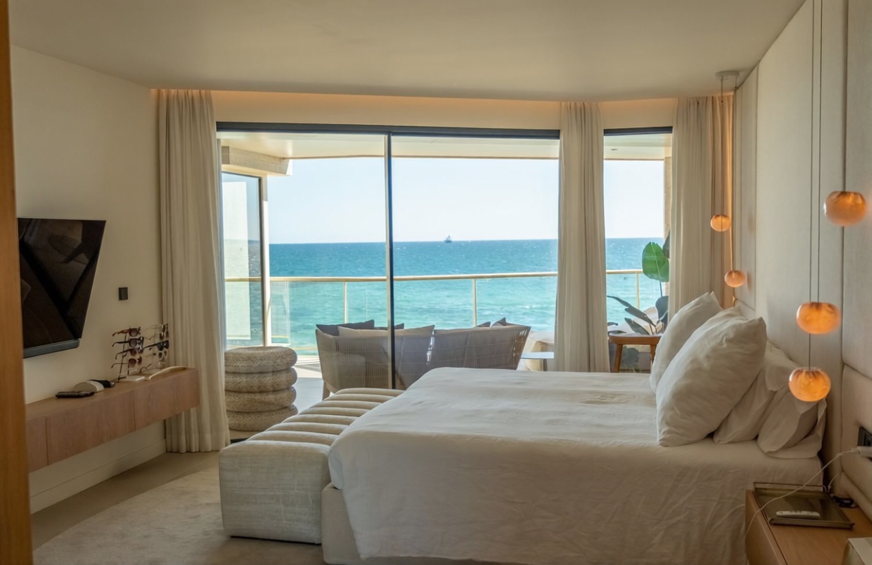 Beachfront flat in Palma de Mallorca — Bedroom
