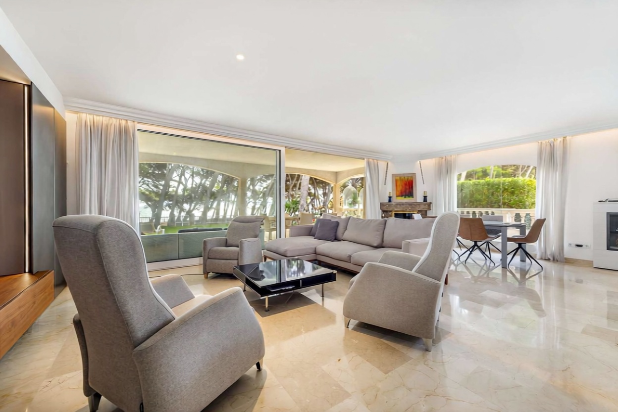 Chalet mit direkter Strandzugang in Alcúdia — Wohnzimmer