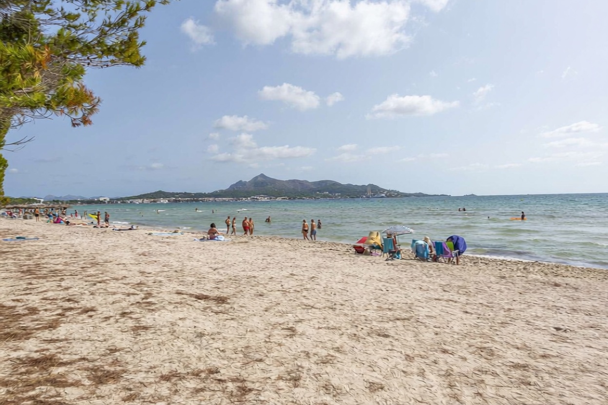 Chalet mit direkter Strandzugang in Alcúdia — Meerblick