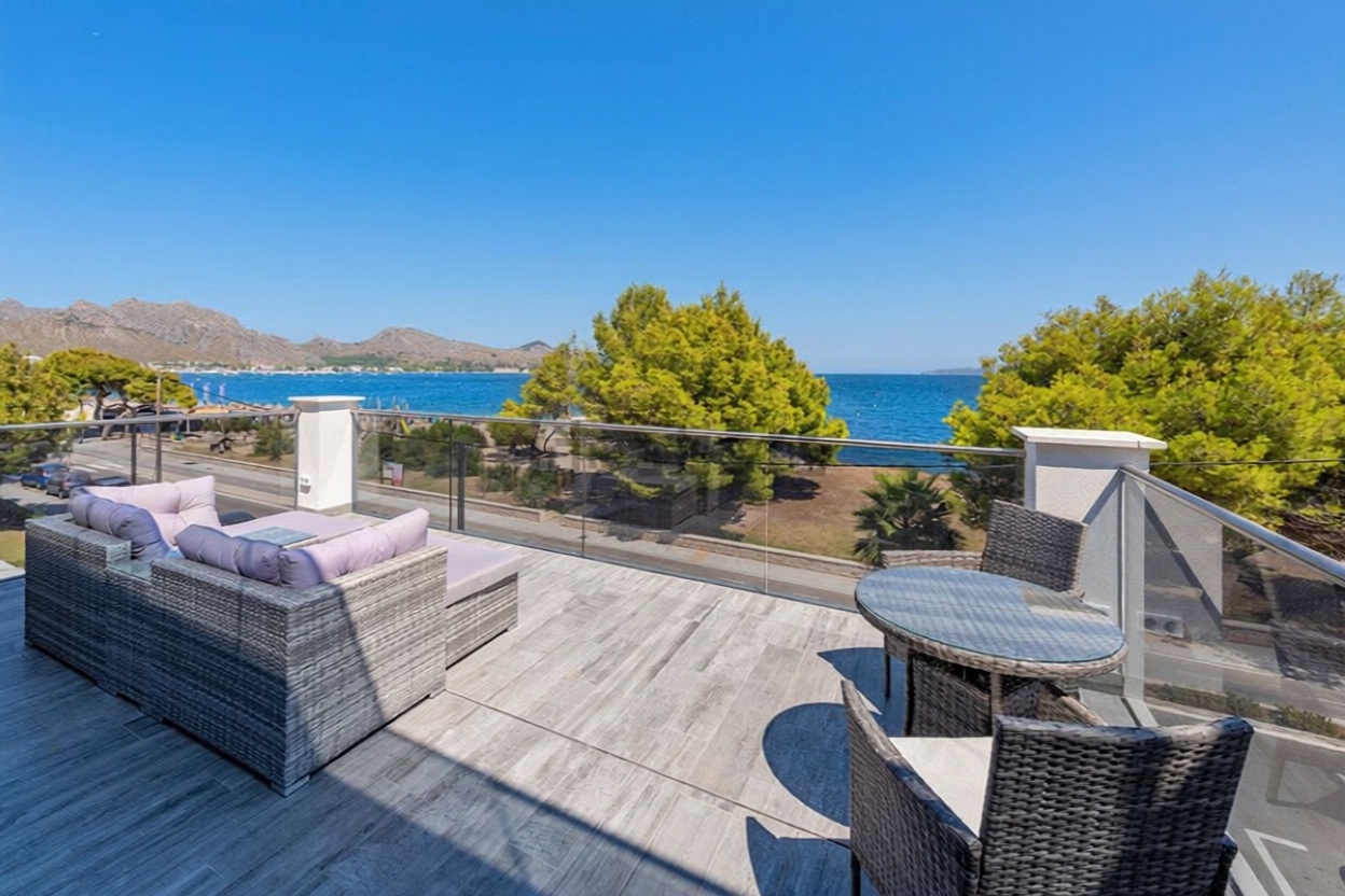 Chalet with direct beach access in Pollença