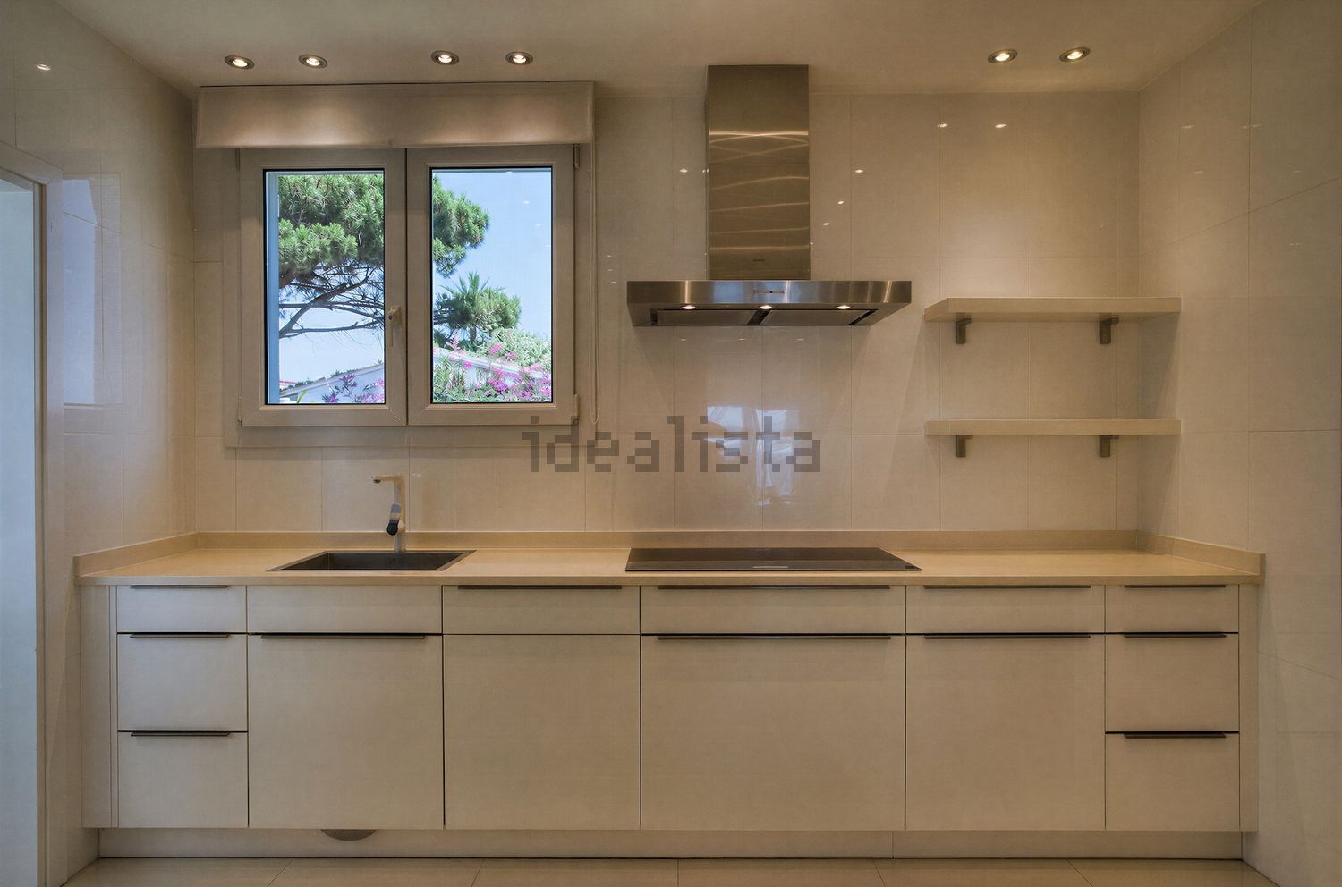 Chalet with direct beach access in Manacor — Kitchen