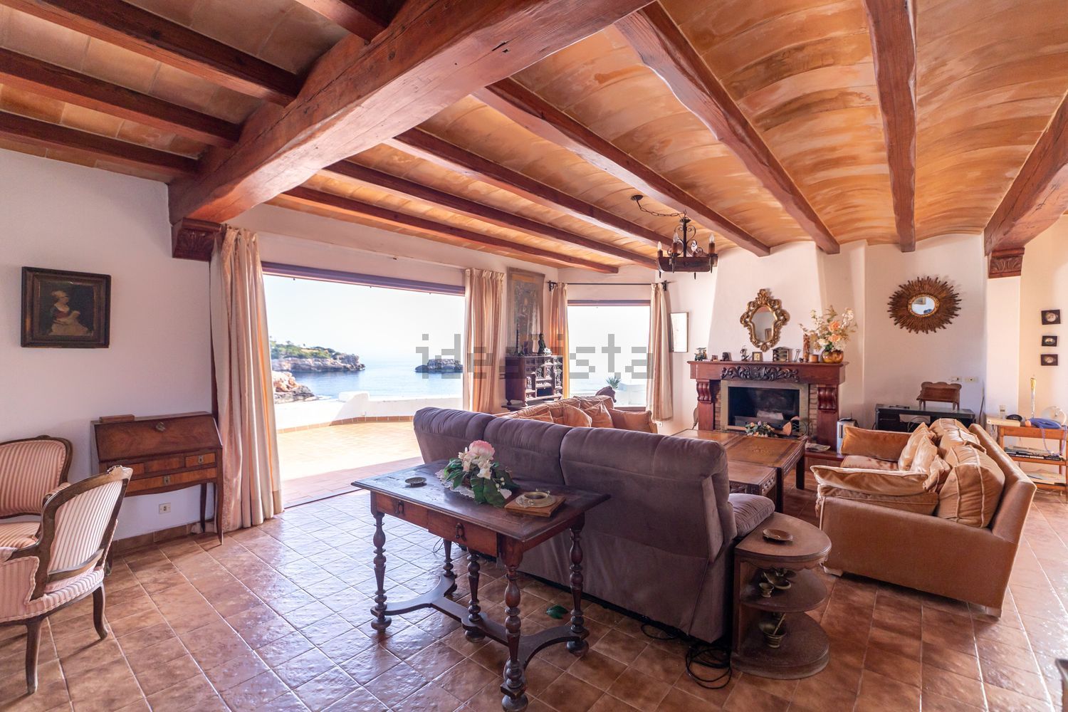Chalet with direct beach access in Santanyí — Living room