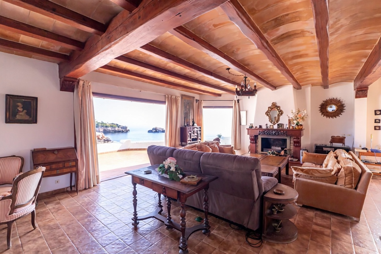 Chalet with direct beach access in Santanyí — Living room