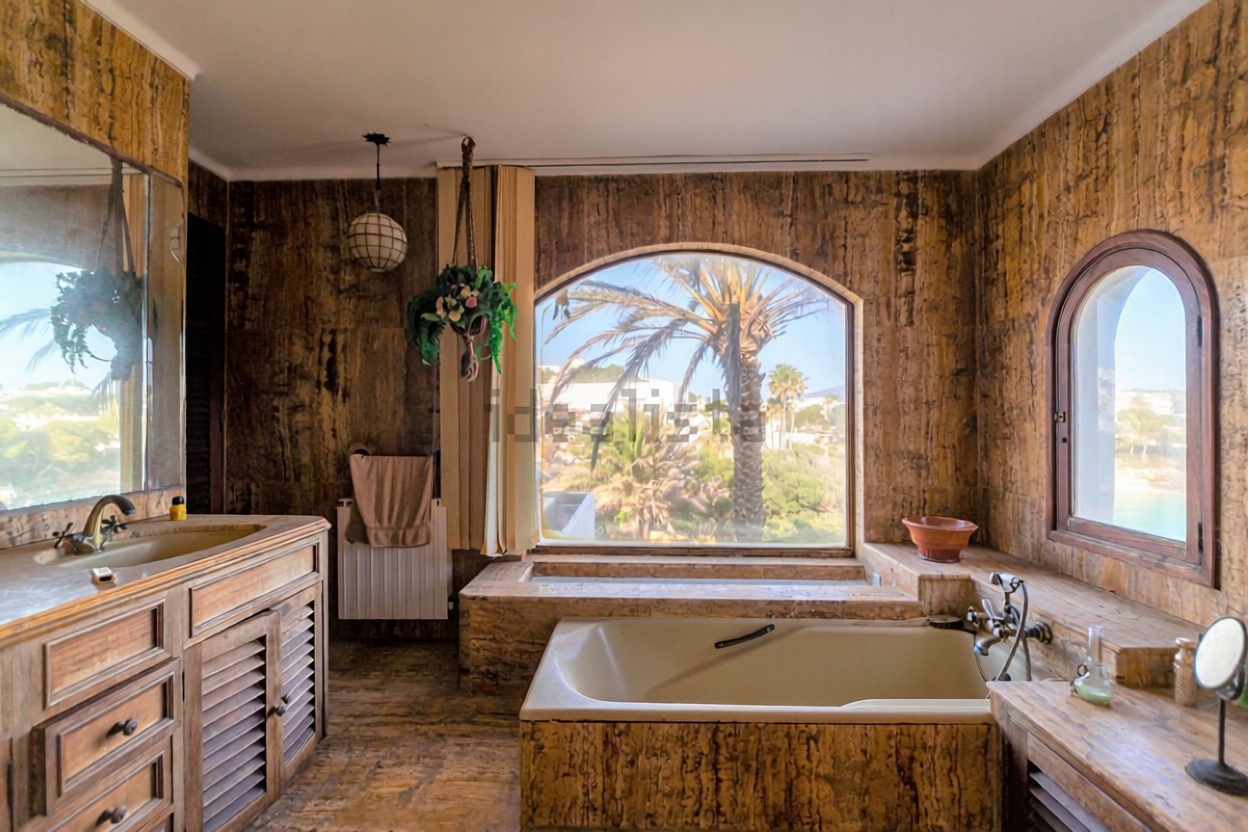 Chalet with direct beach access in Santanyí — Bathroom