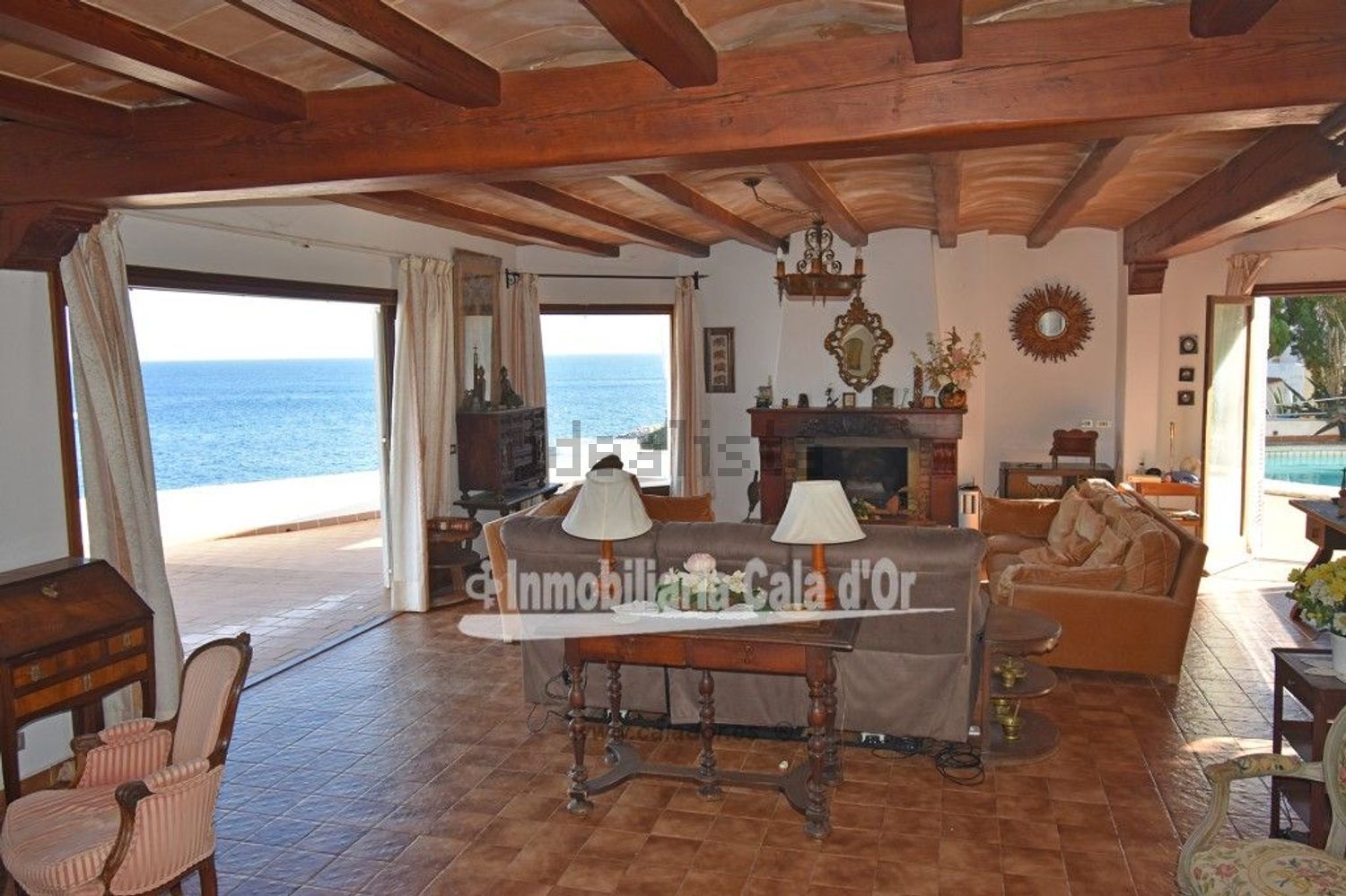 Chalet with direct beach access in Santanyí — Living room