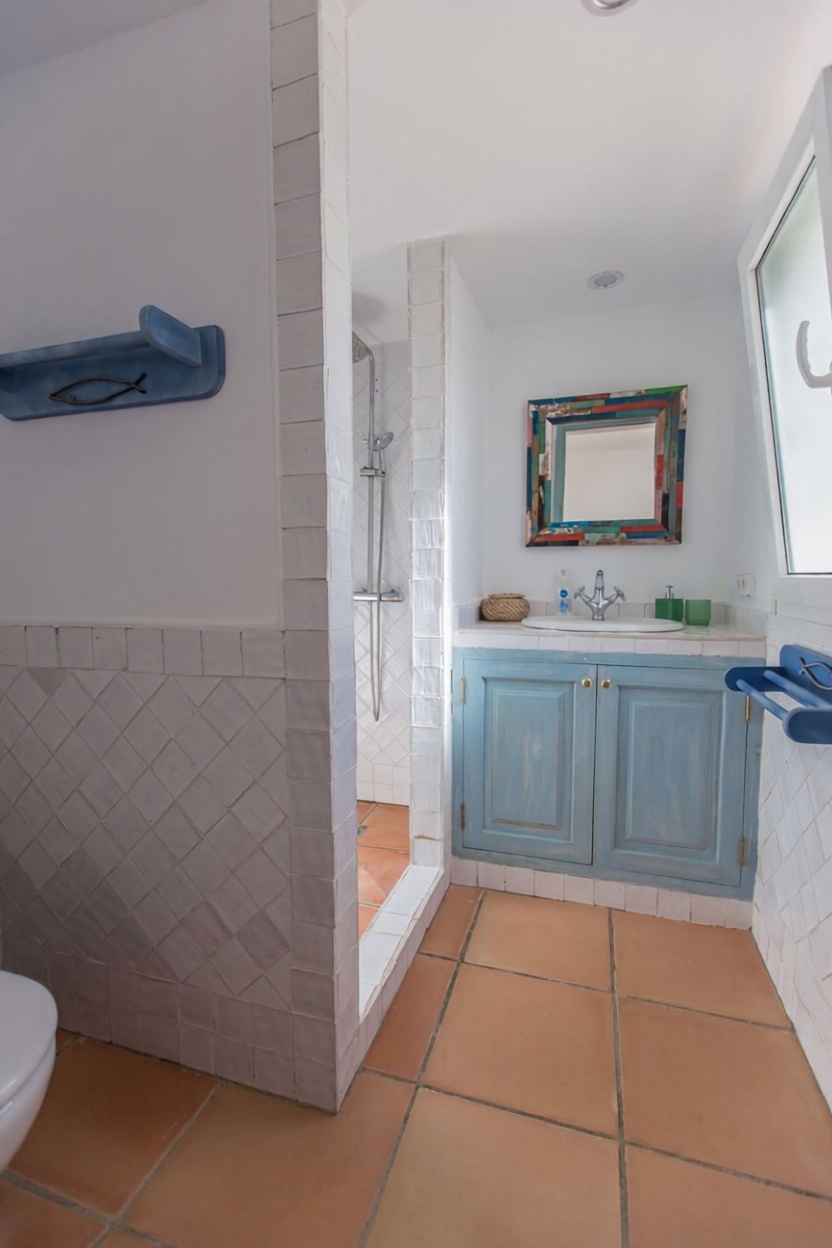 Chalet with direct beach access in Santanyí — Bathroom
