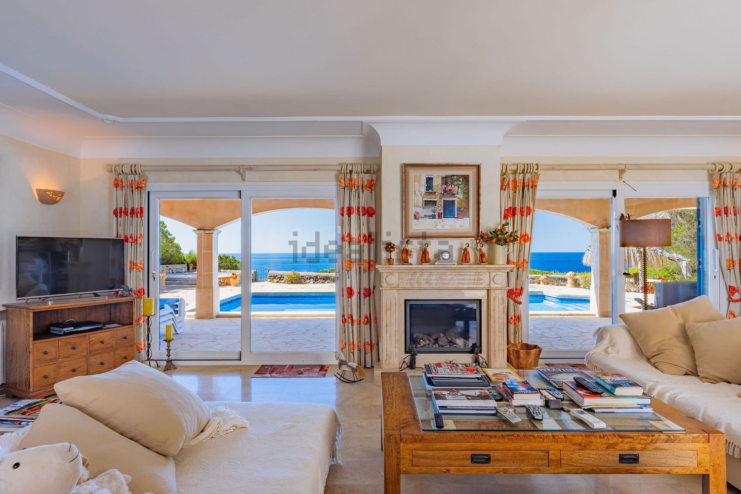 Chalet with direct beach access in Santanyí — Living room