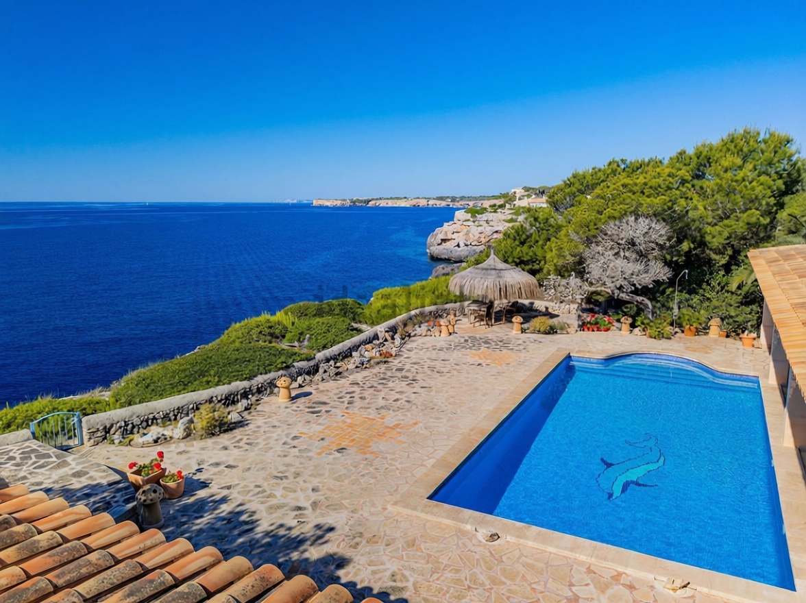Chalet with direct beach access in Santanyí — Sea view