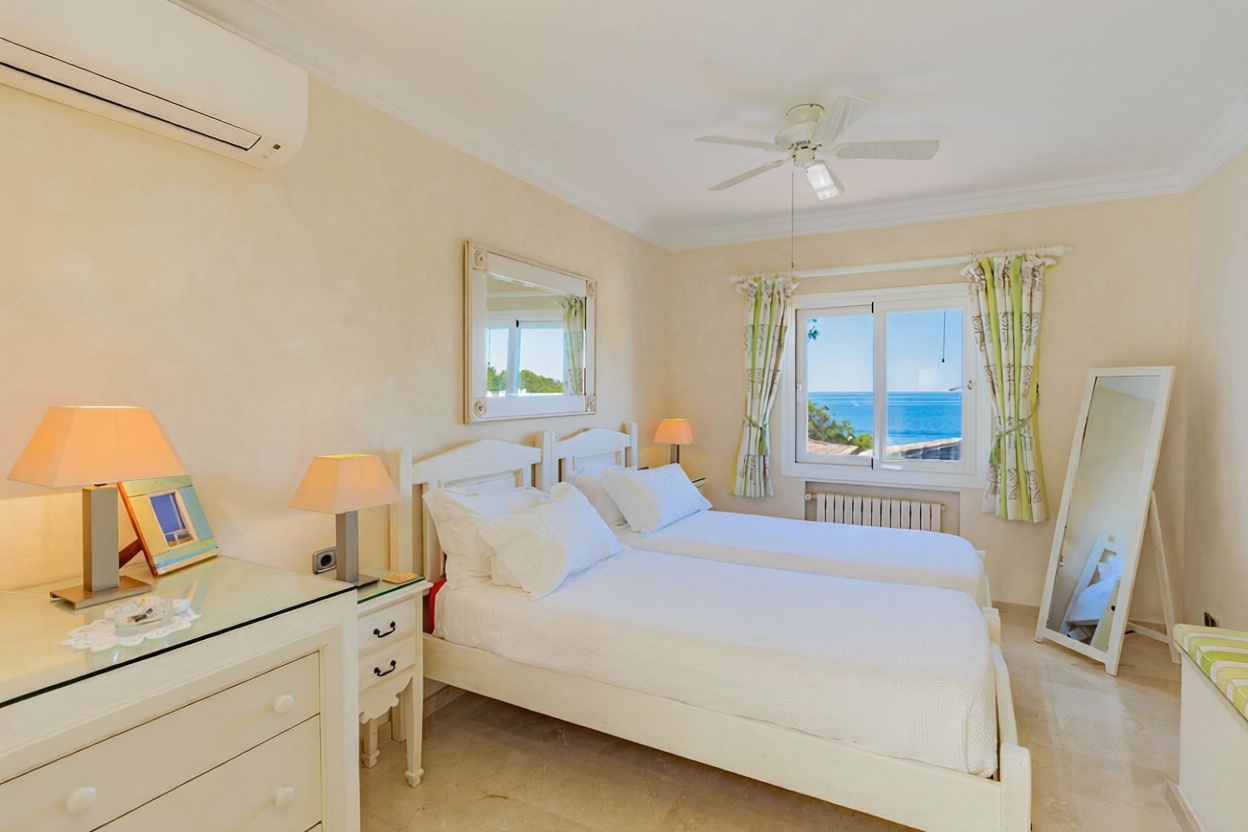 Chalet with direct beach access in Santanyí — Bedroom