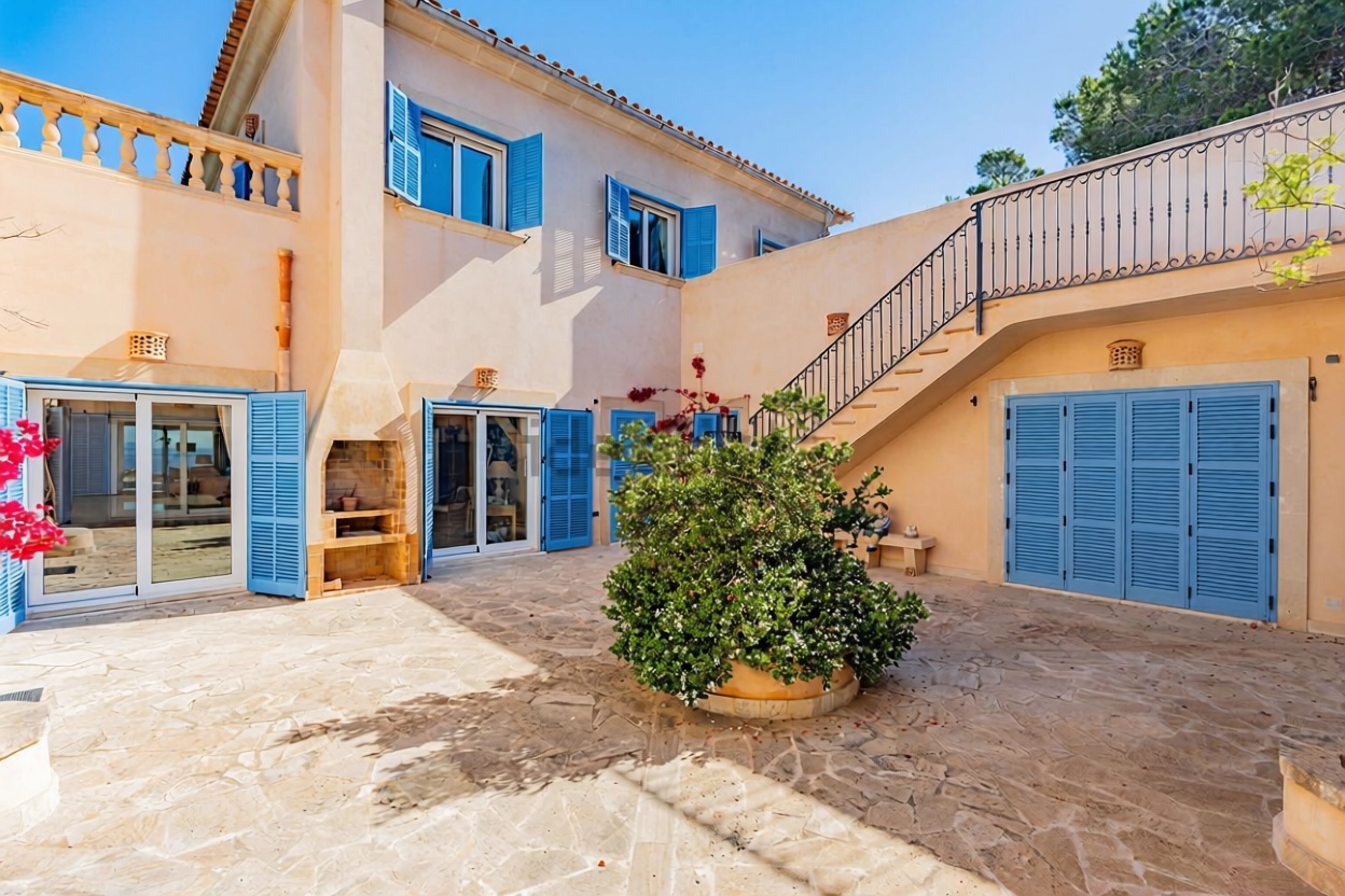 Chalet with direct beach access in Santanyí — Terrace