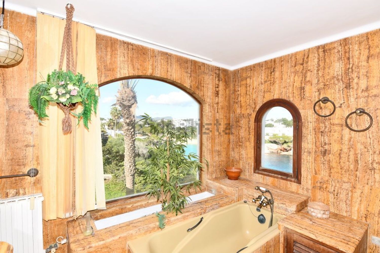 Chalet with direct beach access in Santanyí — Bathroom