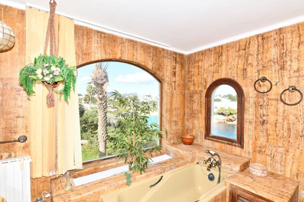 Chalet with direct beach access in Santanyí — Bathroom