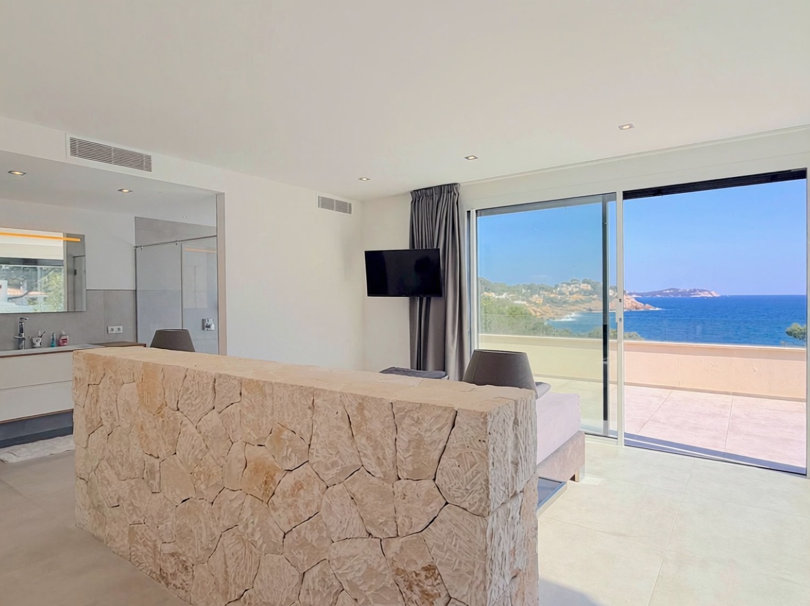 Chalet with direct beach access in Capdepera — Sea view