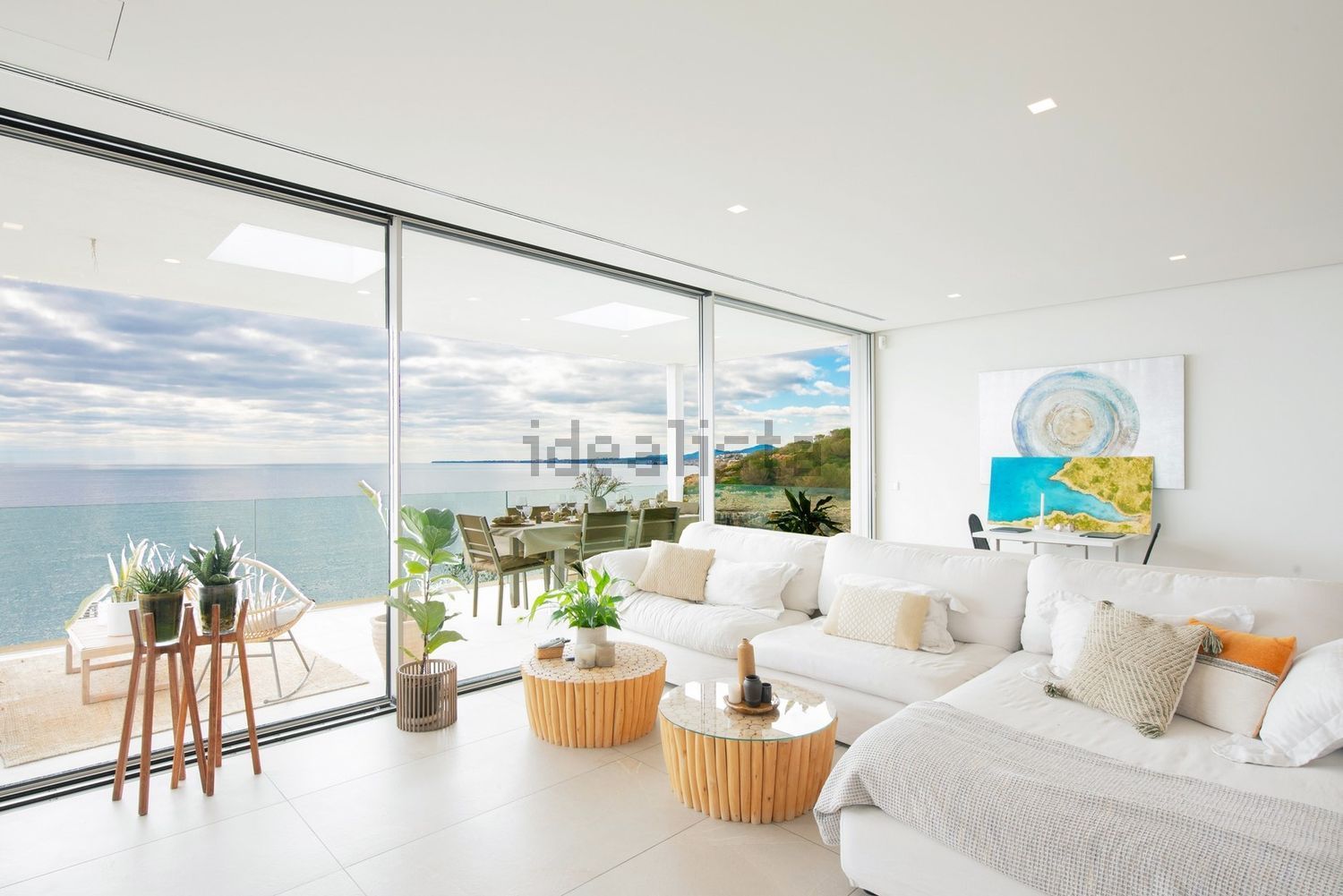 Chalet with direct beach access in Manacor — Living room