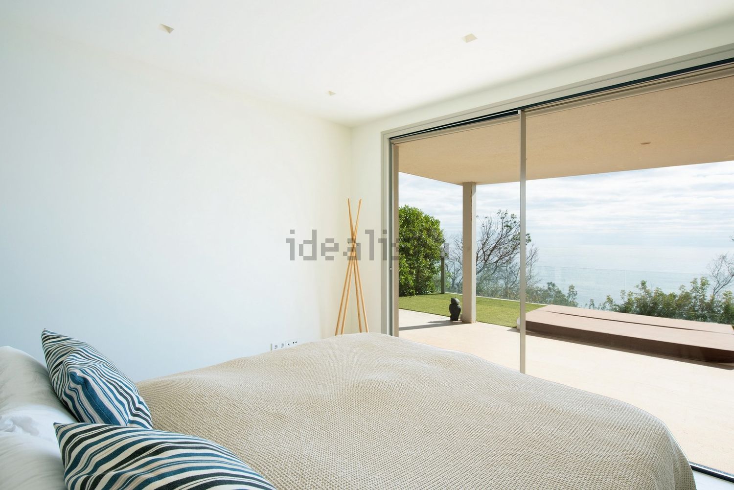 Chalet with direct beach access in Manacor — Bedroom
