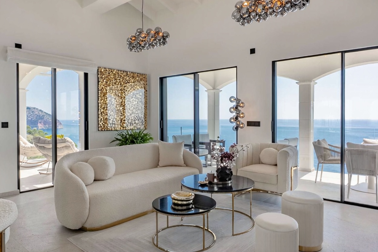 Chalet with direct beach access in Capdepera — Living room