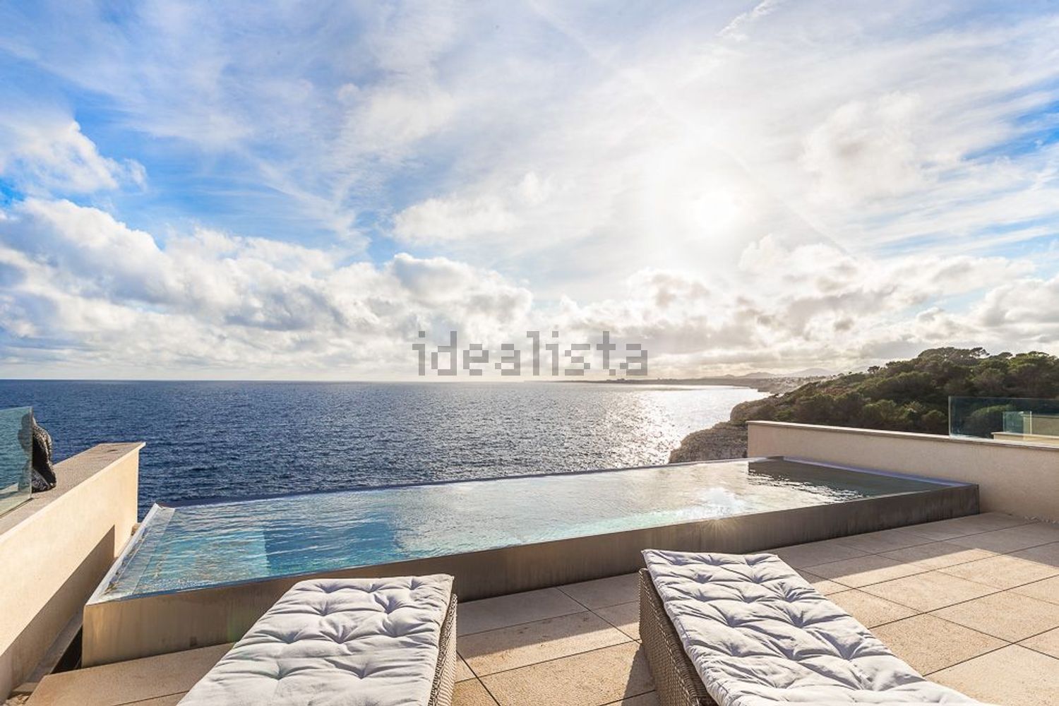Chalet with direct beach access in Manacor — Pool