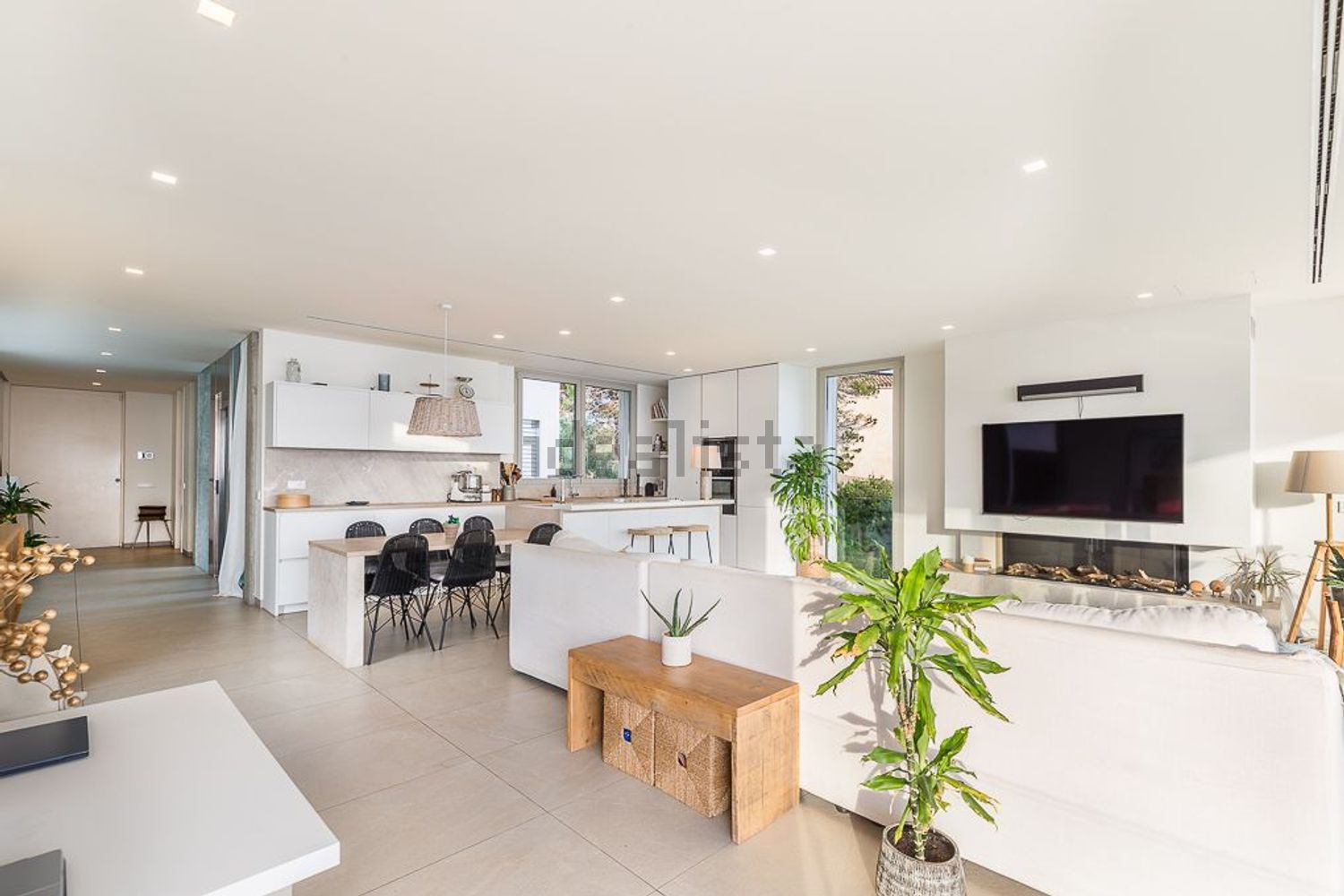 Chalet with direct beach access in Manacor — Living room