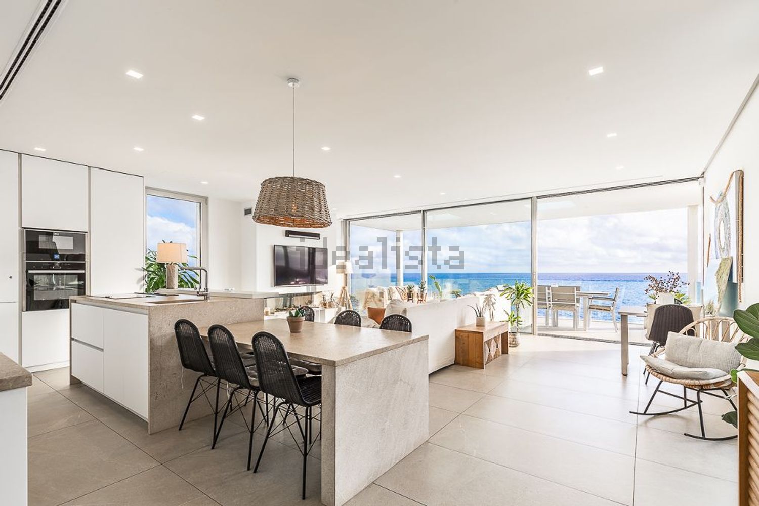 Chalet with direct beach access in Manacor — Living room