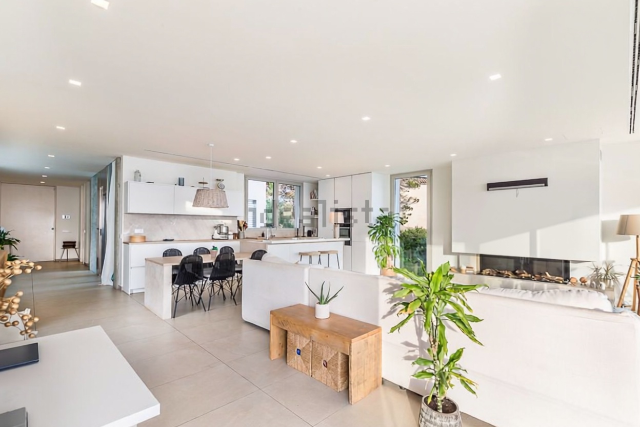 Chalet avec accès direct à la plage à Manacor — Séjour