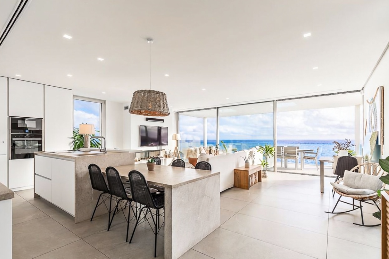 Chalet avec accès direct à la plage à Manacor — Séjour