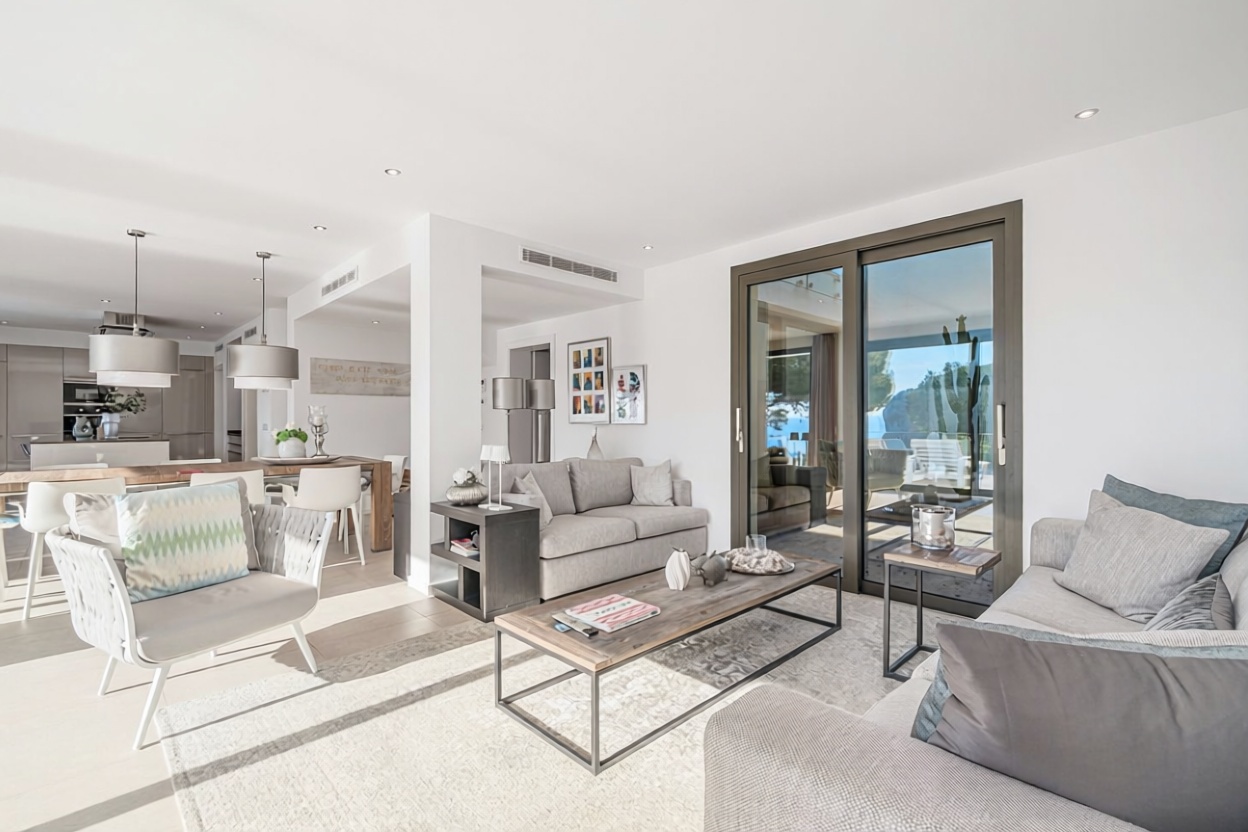Chalet with direct beach access in Andratx — Living room