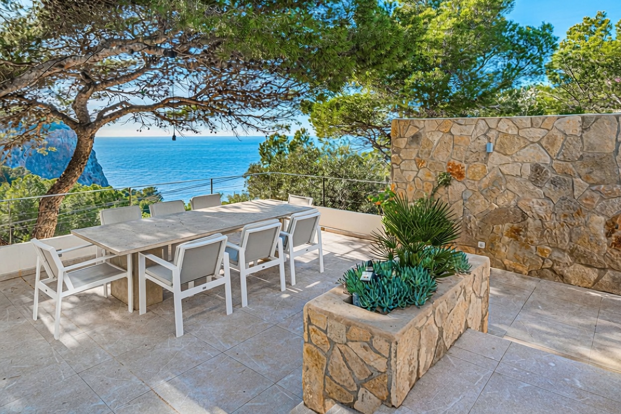 Chalet with direct beach access in Andratx — Sea terrace