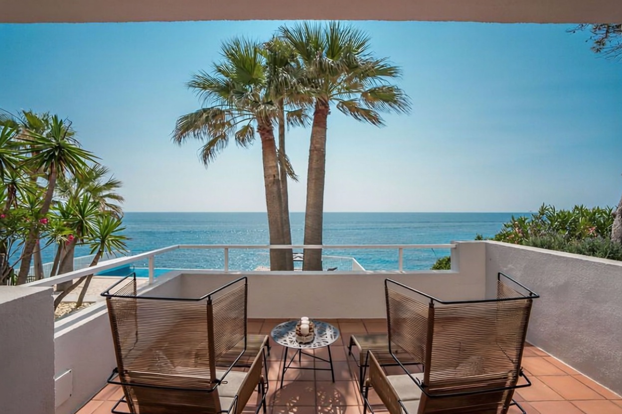 Chalet with direct beach access in Capdepera — Sea terrace