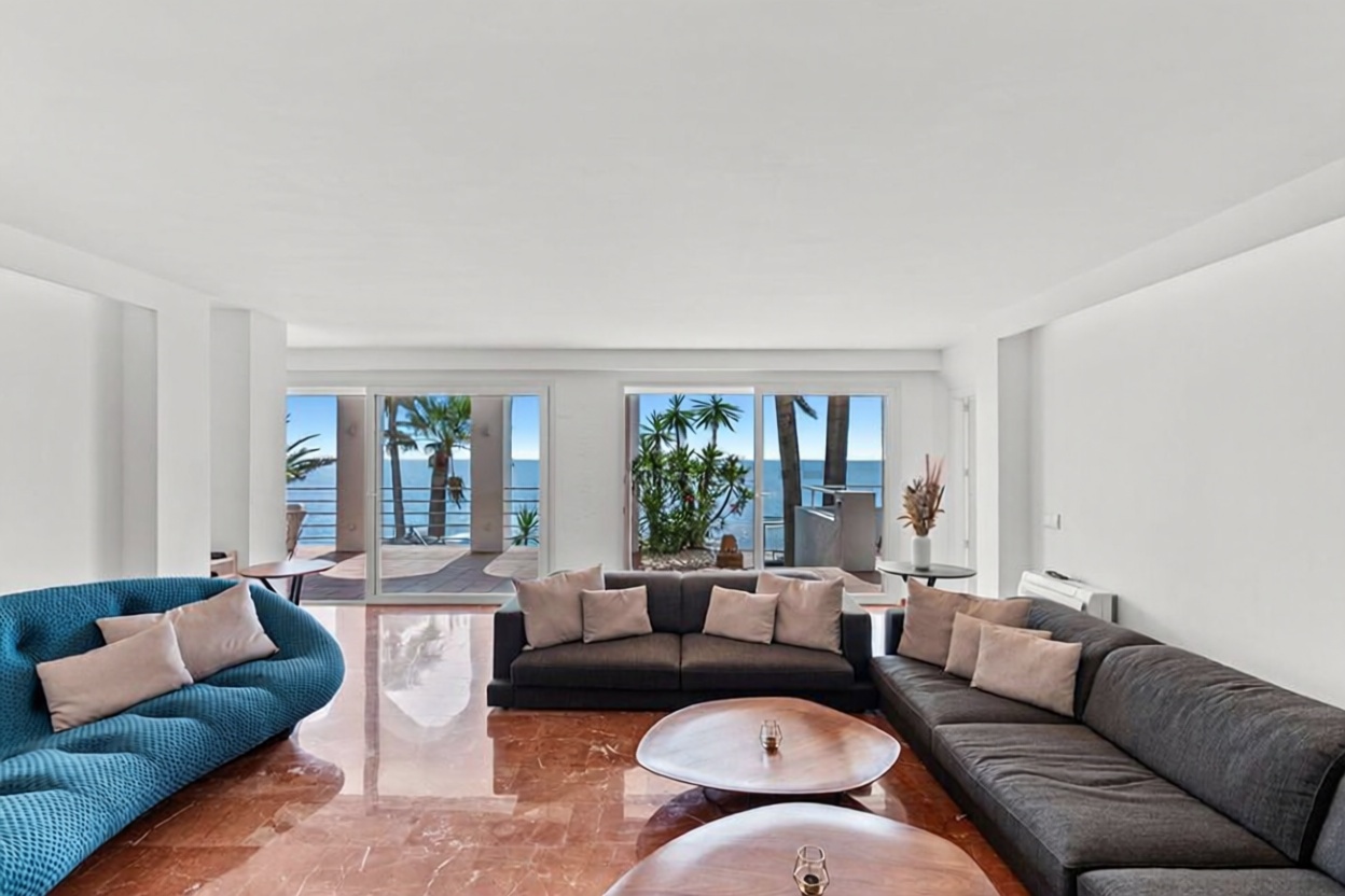Chalet with direct beach access in Capdepera — Living room