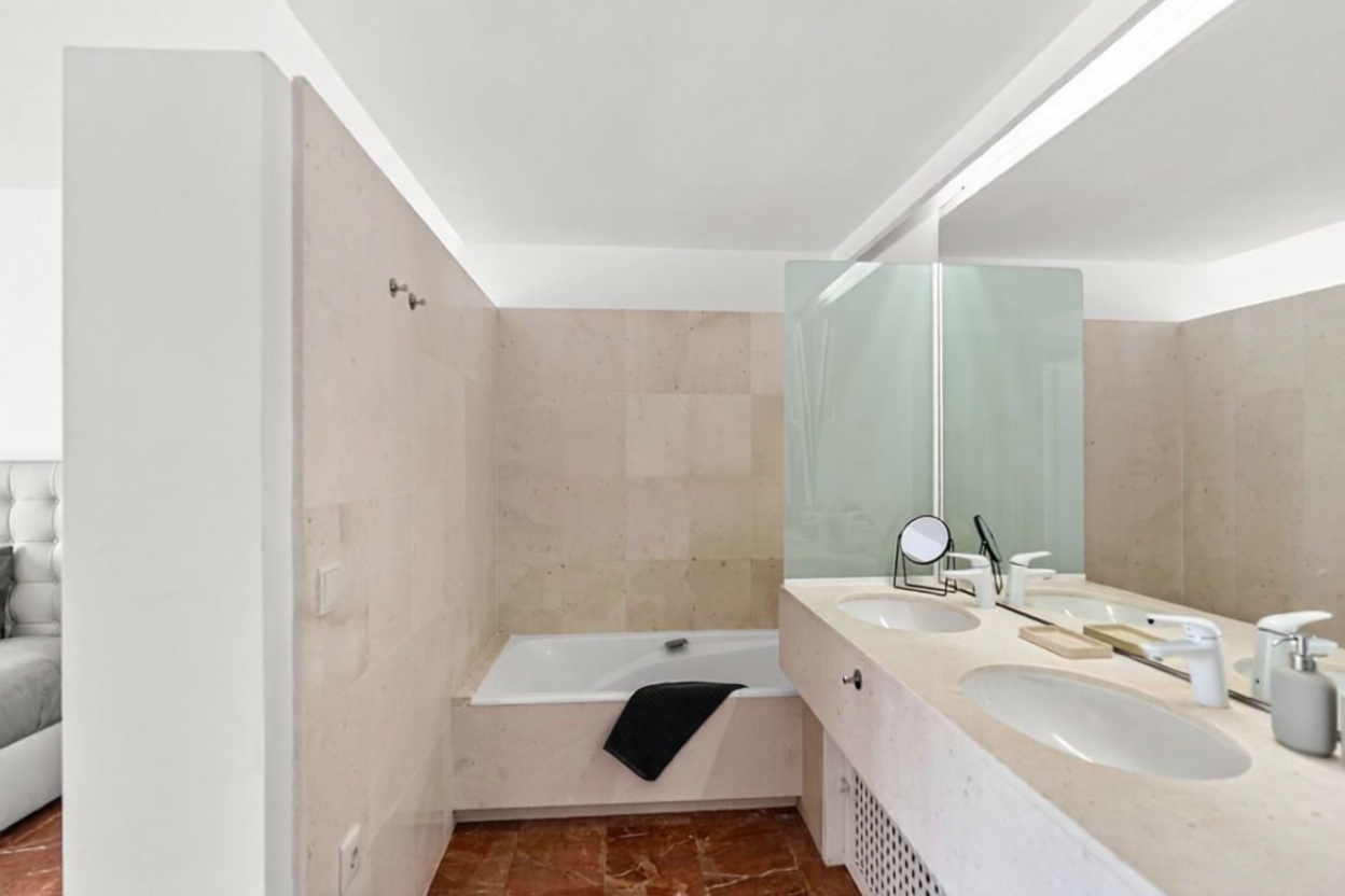 Chalet with direct beach access in Capdepera — Bathroom