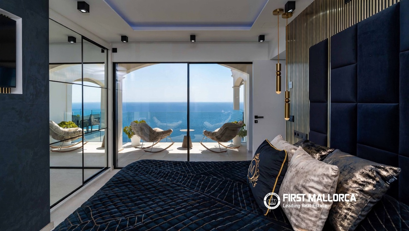 Chalet with direct beach access in Capdepera — Bedroom