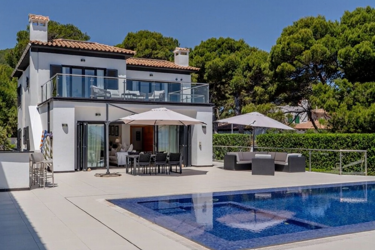 Chalet with direct beach access in Capdepera — Sea view