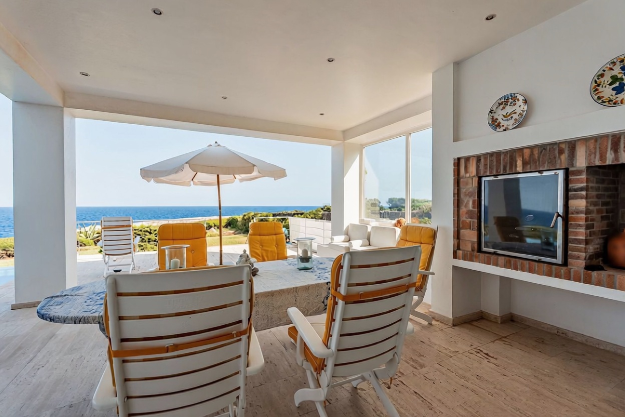 Chalet with direct beach access in Santanyí — Sea terrace