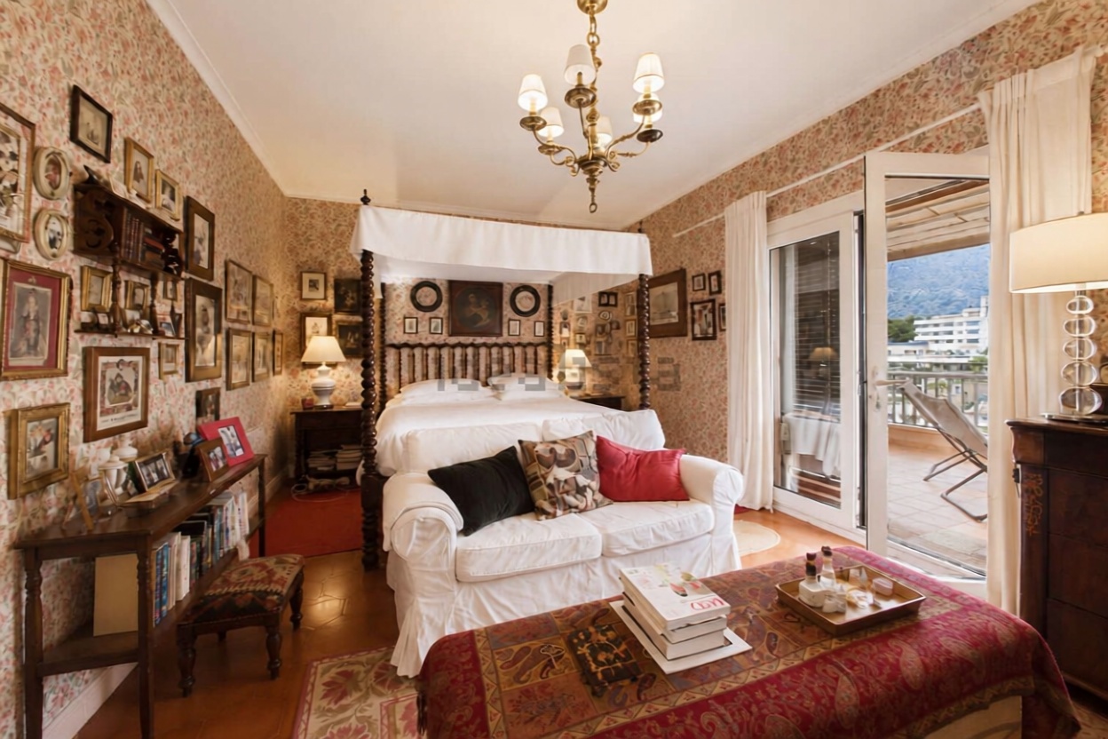 Chalet with direct beach access in Pollença — Bedroom