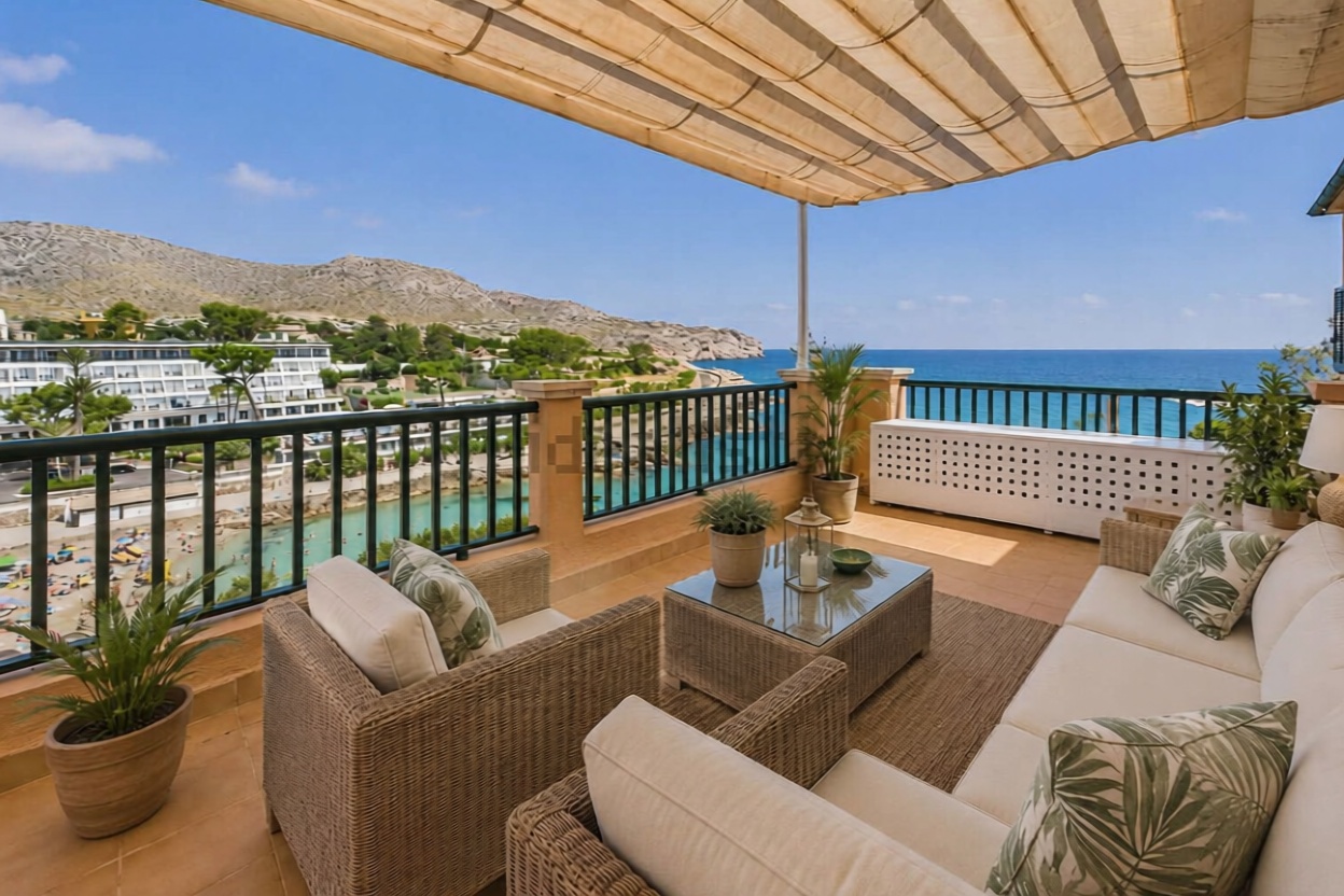 Chalet with direct beach access in Pollença — Sea terrace