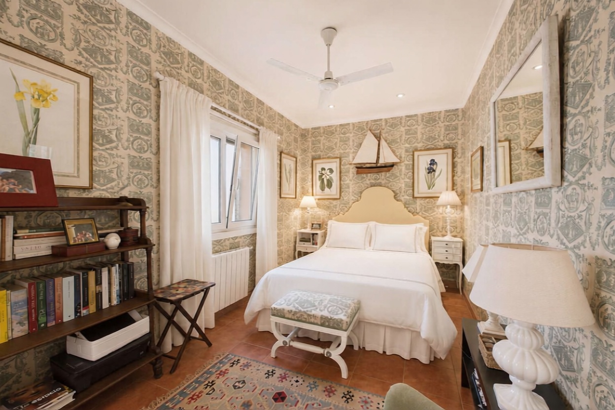 Chalet with direct beach access in Pollença — Bedroom