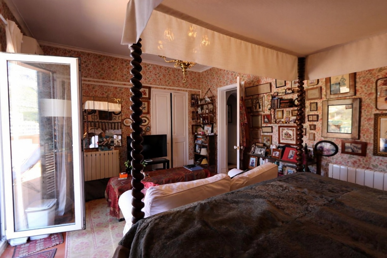 Chalet with direct beach access in Pollença — Bedroom