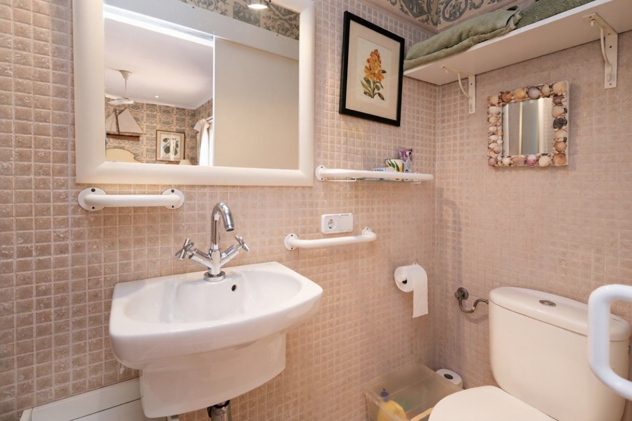 Chalet with direct beach access in Pollença — Bathroom
