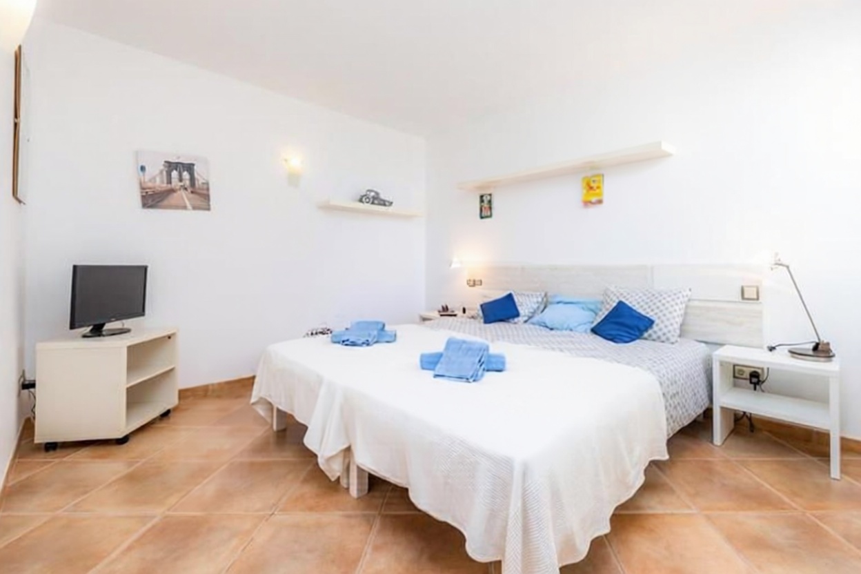 Chalet with direct beach access in Manacor — Bedroom