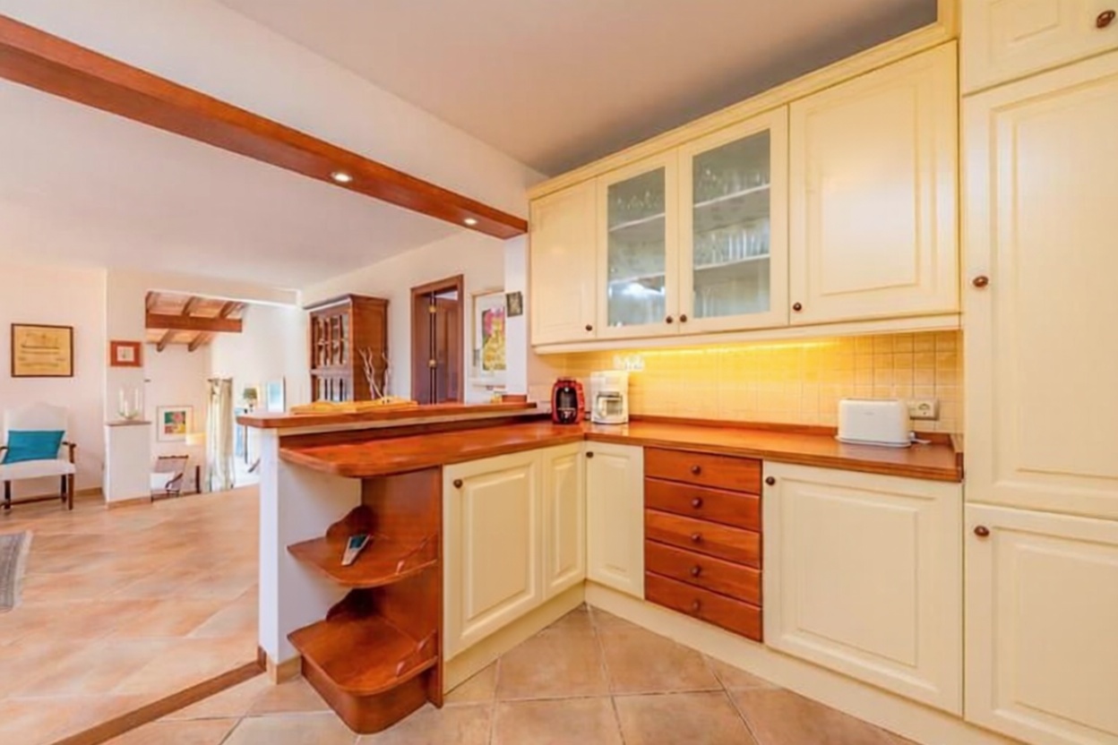 Chalet with direct beach access in Manacor — Kitchen