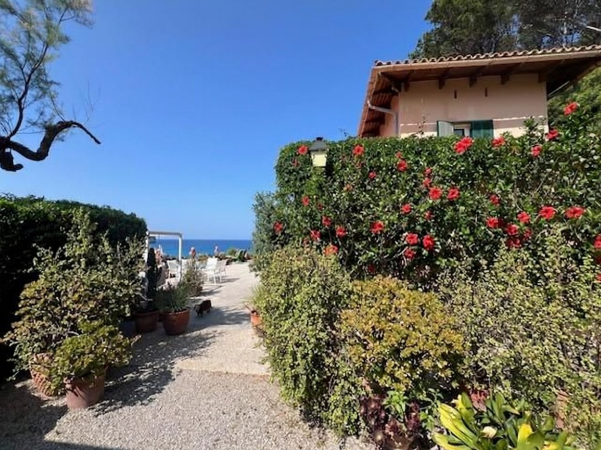 Chalet with direct beach access in Pollença — Sea view