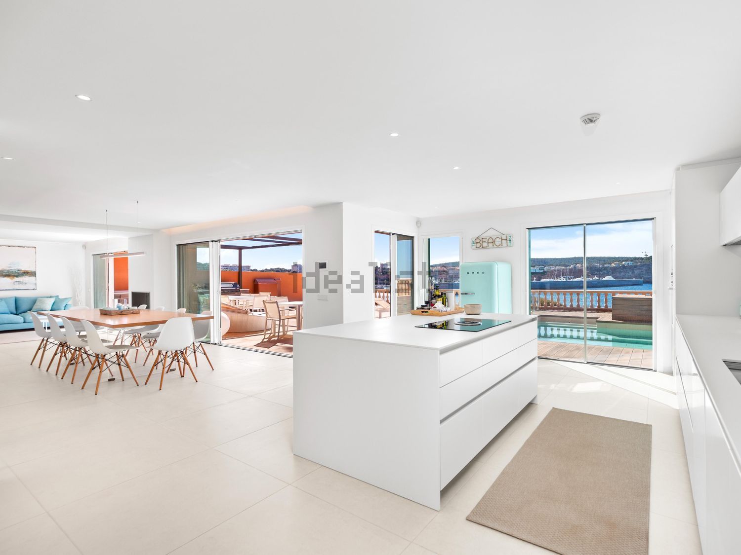 Duplex en première ligne de plage à Calvià — Cuisine