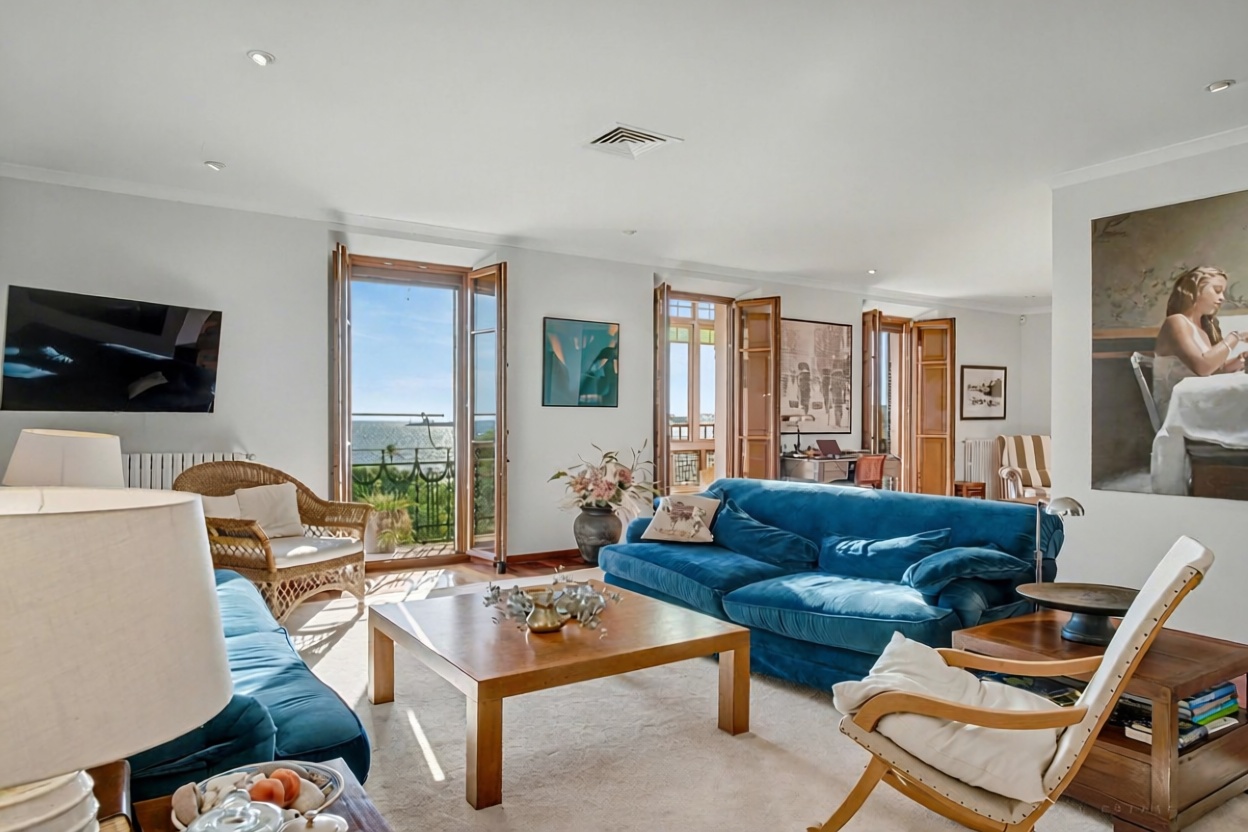 Beachfront flat in Antigua — Living room