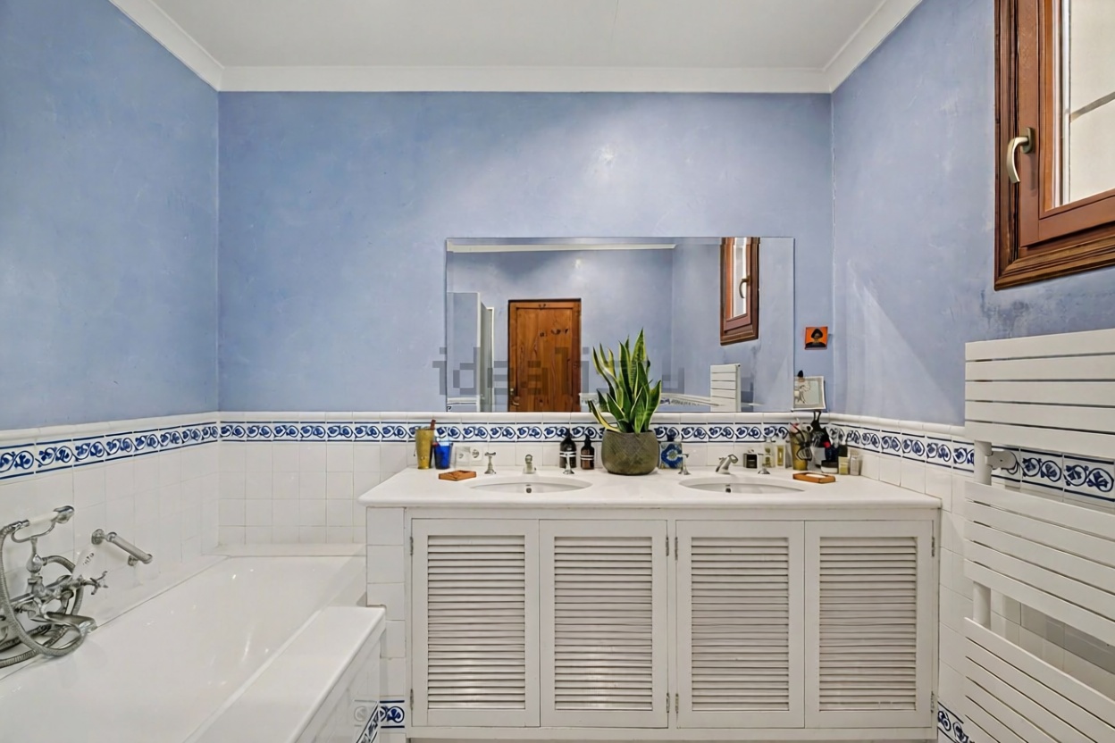 Beachfront flat in Antigua — Bathroom